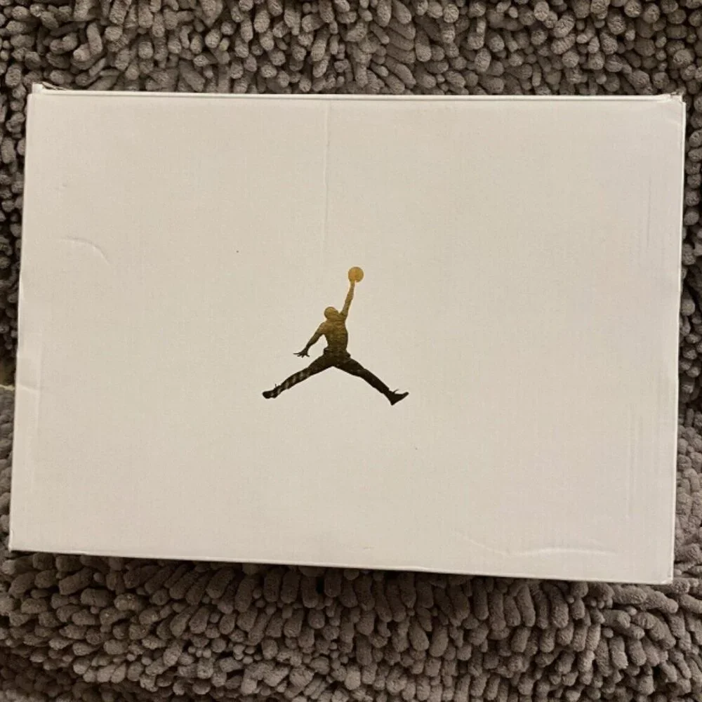 Women’s Air Jordan 1 MID Coconut Milk /Black Sz 9 euc 2021 - Picture 12 of 13